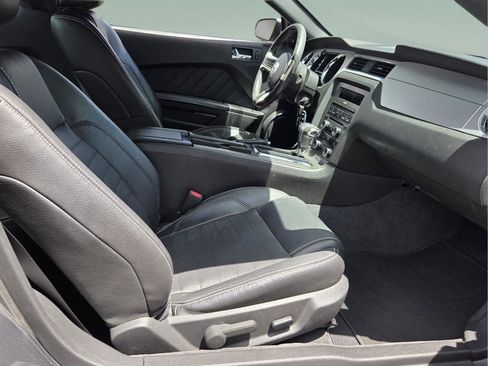 Used 2011 Ford Mustang Premium w/ Comfort Pkg RWD image 17