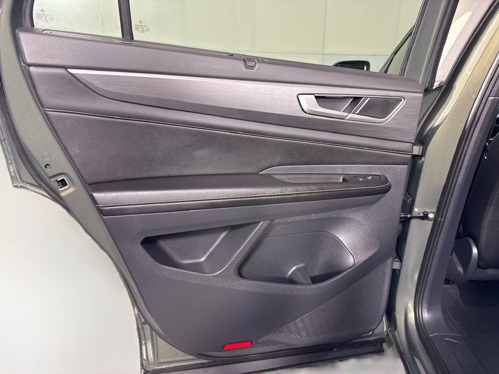 Used 2026 Volkswagen Atlas Cross Sport SE FWD image 25
