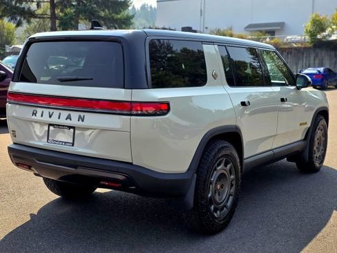 Used 2025 Rivian R1S Premium AWD/4WD image 9