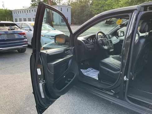 Used 2017 Dodge Grand Caravan GT FWD image 21