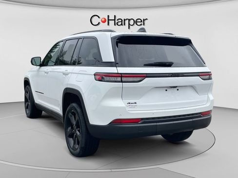 Used 2023 Jeep Grand Cherokee Altitude AWD/4WD image 5