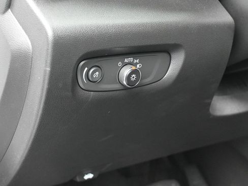 Used 2023 Chevrolet Traverse LT image 15