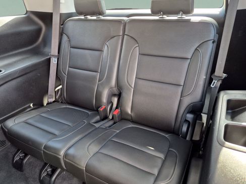 Used 2023 GMC Acadia SLT FWD image 20