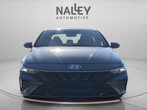 Used 2025 Hyundai Elantra SE image 9