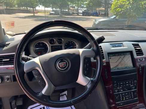 Used 2012 Cadillac Escalade ESV Luxury AWD/4WD image 11