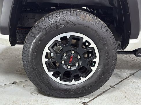 Certified 2025 Toyota Tacoma TRD Off-Road image 22