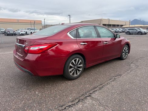 Used 2017 Nissan Altima 2.5 SL w/ Moonroof Package image 5