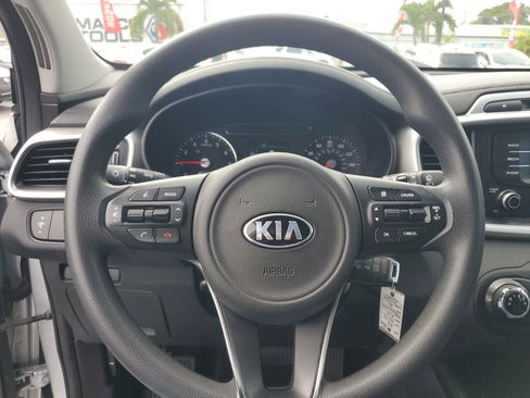 Used 2017 Kia Sorento LX image 16