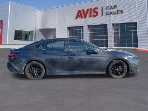 Used 2025 Toyota Camry SE image 7