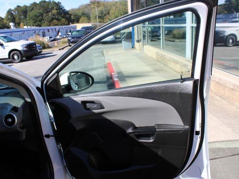 Used 2020 Chevrolet Sonic LT image 19