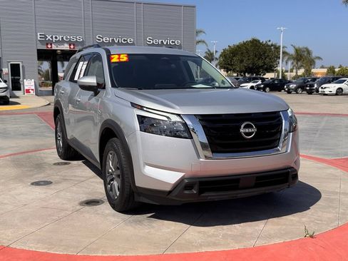 Certified 2025 Nissan Pathfinder SV FWD image 2