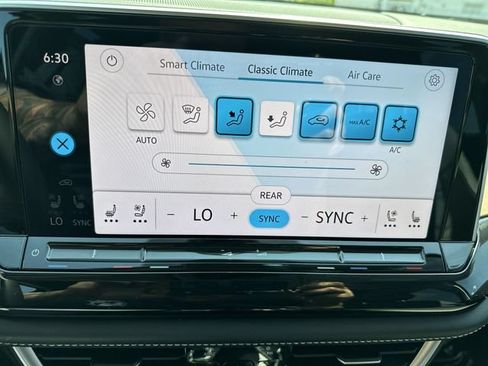 Used 2024 Volkswagen Atlas SE w/ Panoramic Sunroof Package AWD/4WD image 19
