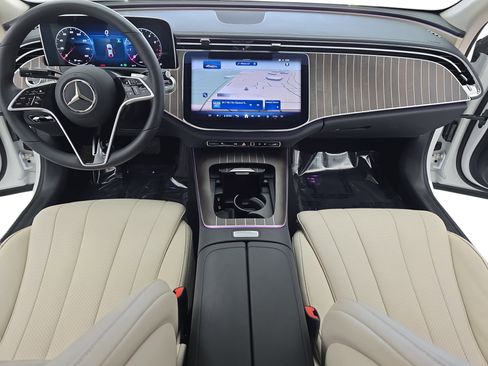 Used 2025 Mercedes-Benz E 350 Sedan image 9