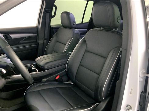 Used 2025 Buick Enclave Preferred FWD image 54