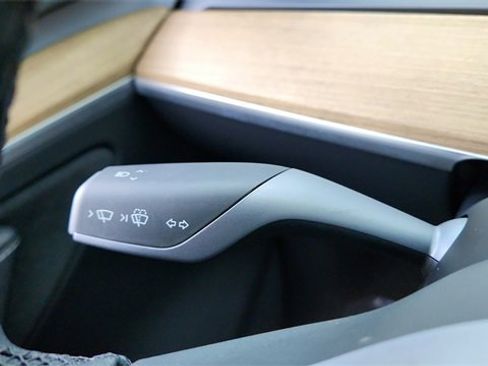 Used 2025 Tesla Model Y Long Range image 41