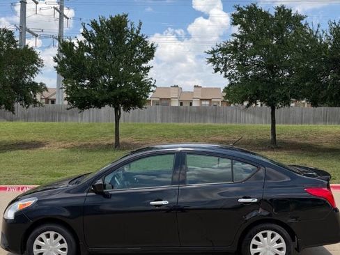 Used 2016 Nissan Versa SV FWD image 5