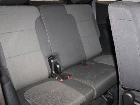 Used 2021 Chevrolet Traverse LS image 24