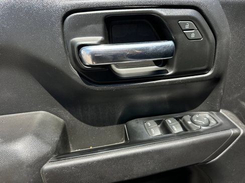 Used 2019 Chevrolet Silverado 1500 Custom Trail Boss w/ Custom Convenience Package AWD/4WD image 11