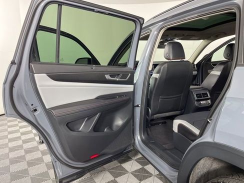 Used 2024 Volkswagen Atlas Peak Edition SEL image 42