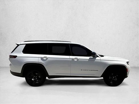 Used 2022 Jeep Grand Cherokee L Laredo RWD image 3