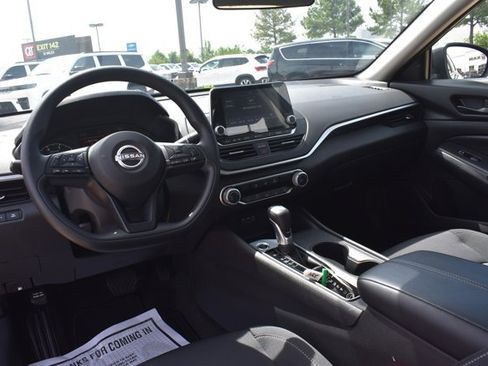 Used 2025 Nissan Altima 2.5 S FWD image 15