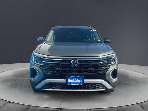 Used 2024 Volkswagen Atlas Peak Edition SE AWD/4WD image 8