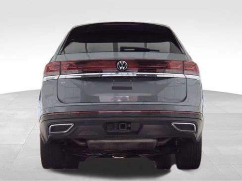 Used 2025 Volkswagen Atlas SE AWD/4WD image 14