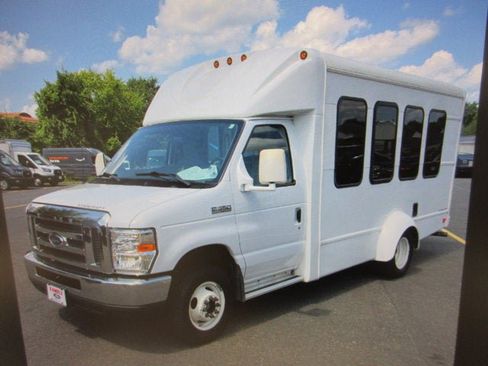 Used 2019 Ford E-350 and Econoline 350 Super Duty w/ Shuttle Bus Prep Package RWD image 4