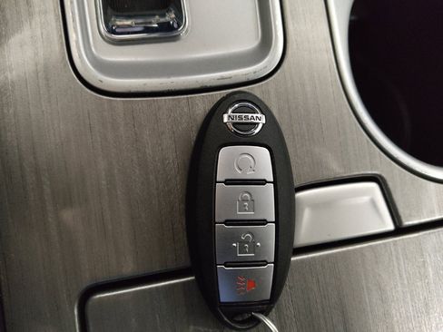 Used 2017 Nissan Murano SV w/ Premium Plus Package FWD image 32