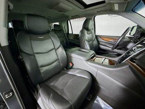 Used 2019 Cadillac Escalade Premium Luxury w/ Escalade Sport Edition image 32