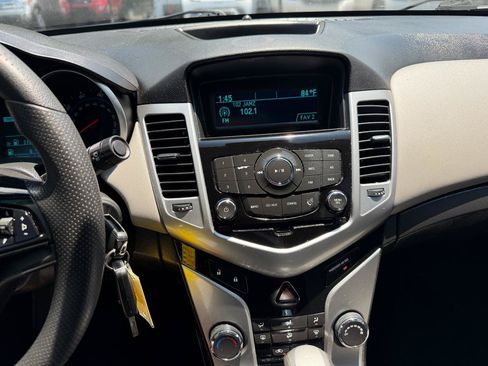 Used 2013 Chevrolet Cruze LS FWD image 18