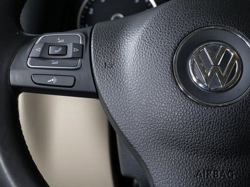 Used 2014 Volkswagen Tiguan SE image 10