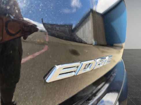 Used 2020 Ford Edge ST-Line w/ Cold Weather Package AWD/4WD image 35