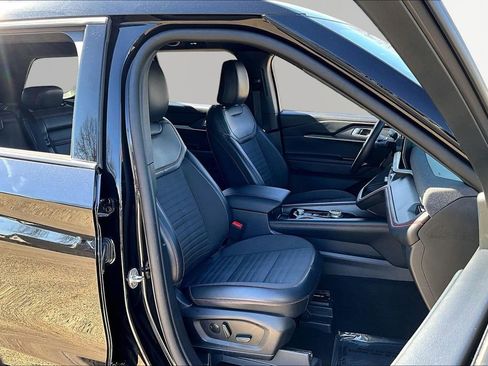 Certified 2025 Ford Explorer ST-Line w/ ST-Line Street Pack image 7