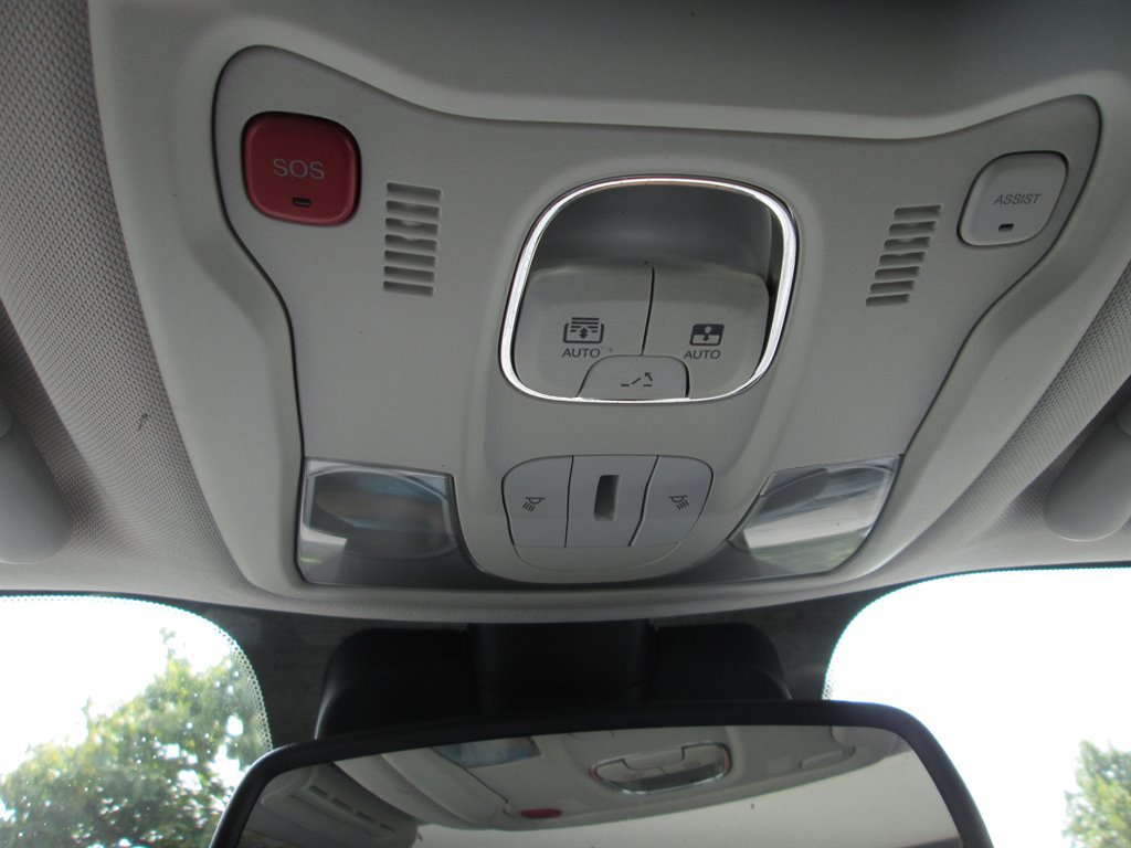 Used 2018 Jeep Renegade Trailhawk w/ UConnect 8.4 Nav Group AWD/4WD image 15