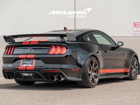 Used 2022 Ford Mustang Shelby GT500 w/ Carbon Fiber Track Pack RWD image 7