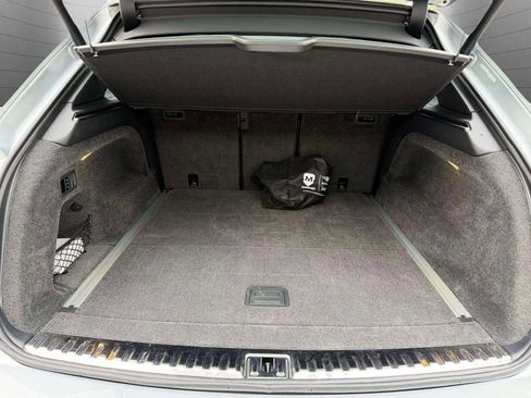 Used 2024 Bentley Bentayga Extended Wheelbase image 40