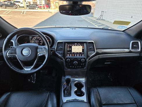 Used 2018 Jeep Grand Cherokee Limited w/ Luxury Group II image 16