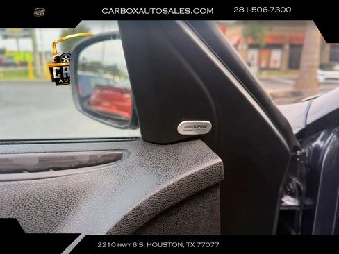 Used 2018 Chrysler 300 S AWD/4WD image 19