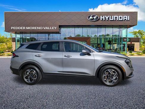 Used 2024 Kia Sportage LX image 3