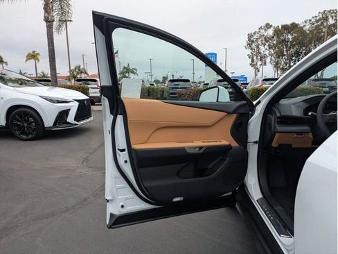 New 2026 Lexus ES 350e FWD image 13