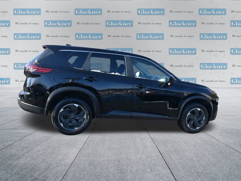 Used 2025 Nissan Rogue SV image 4
