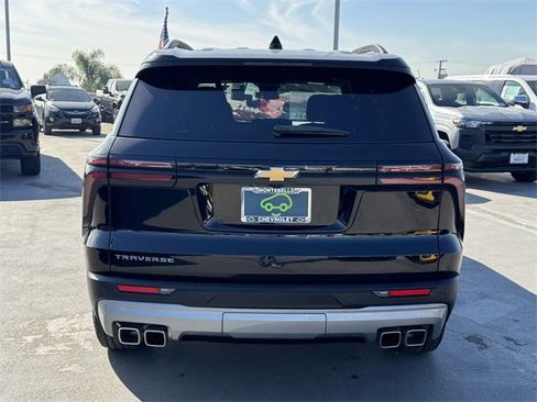 Certified 2025 Chevrolet Traverse LT image 3