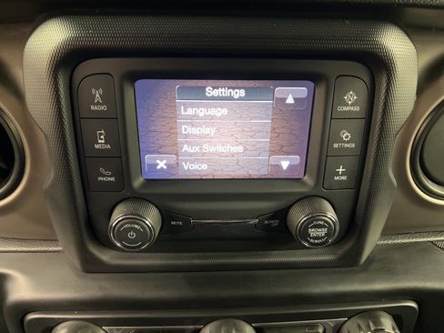 Used 2020 Jeep Wrangler Unlimited Sport image 9