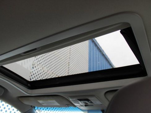 Used 2015 Toyota Sienna XLE Premium image 17