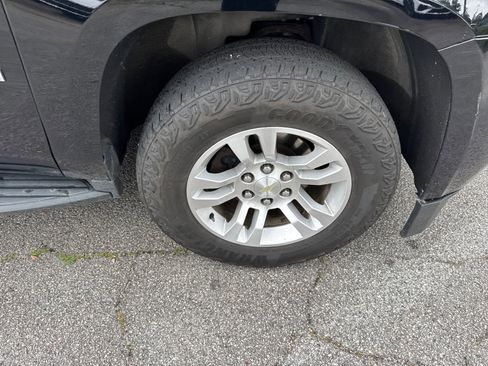 Used 2018 Chevrolet Suburban LT AWD/4WD image 12