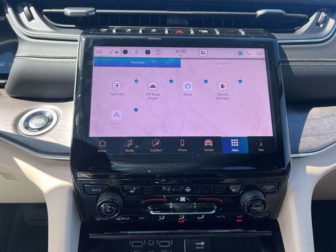 New 2025 Jeep Grand Cherokee Limited AWD/4WD image 39