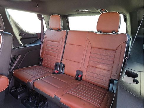 Used 2023 GMC Yukon Denali Ultimate image 10