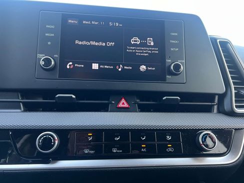 Used 2025 Kia Sportage LX image 17