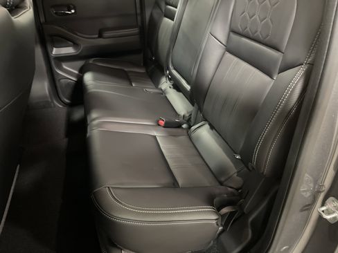 Used 2025 Nissan Frontier SL w/ Graphics Package image 15